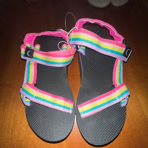 Girls sz 5 sugar & jade brand children’s place black soles rainbow straps - Picture 2 of 2